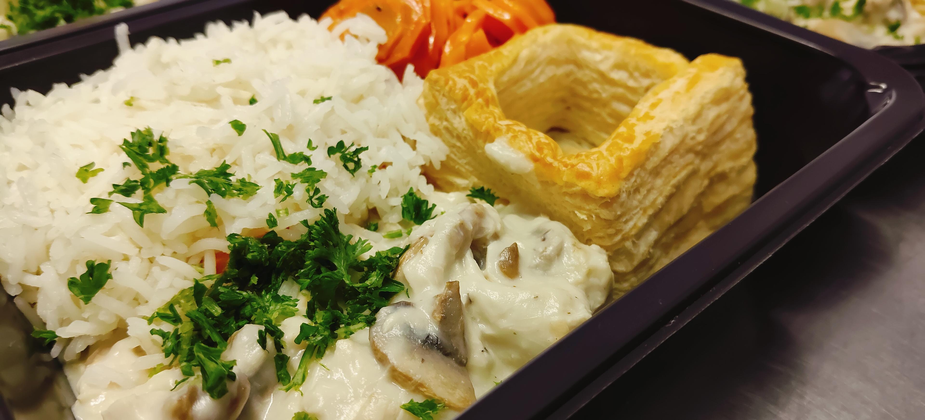 Vol au vent, riz, carottes